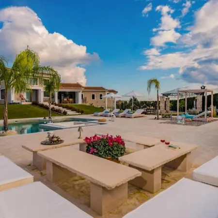 Vila Premium Zakynthos 5 Bedrooms Nezuko Spacious Furnished Sarakinádhon