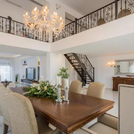 ヴィラ Premium Zakynthos 5 Bedrooms Nezuko Spacious Furnished Sarakinádhon