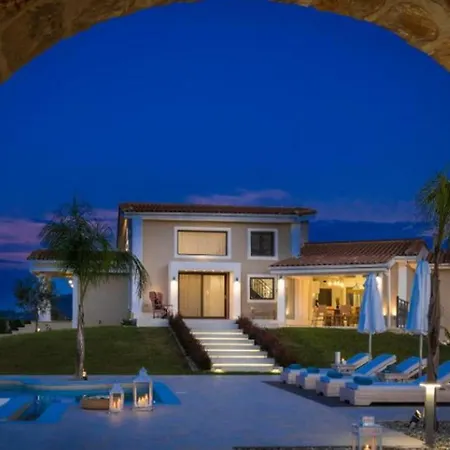 Vila Premium Zakynthos 5 Bedrooms Nezuko Spacious Furnished Sarakinádhon