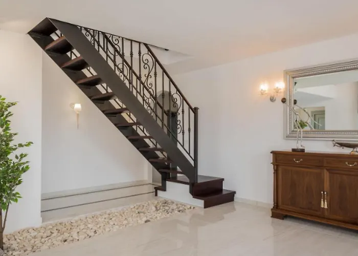 Premium Zakynthos 5 Bedrooms Nezuko Spacious Furnished Sarakinádhon