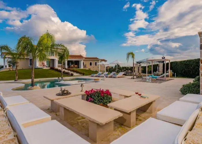 Villa Premium Zakynthos 5 Bedrooms Nezuko Spacious Furnished Sarakinádhon